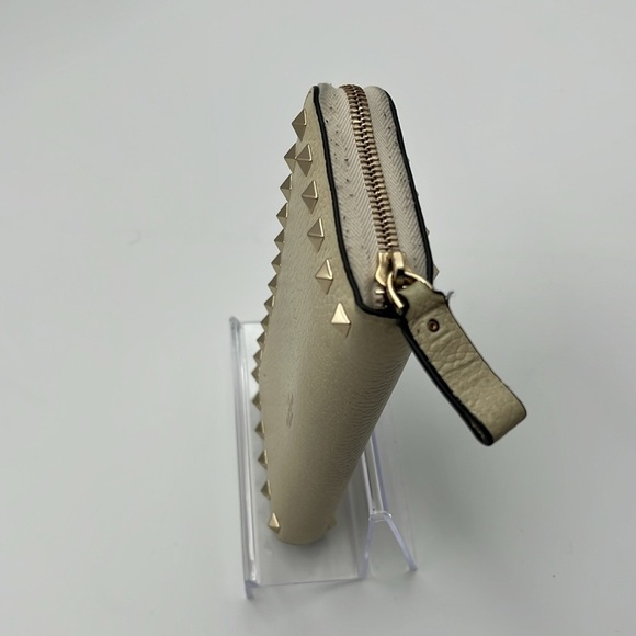 Valentino Garavani Rockstud Zip-Around Wallet - Picture 6 of 8